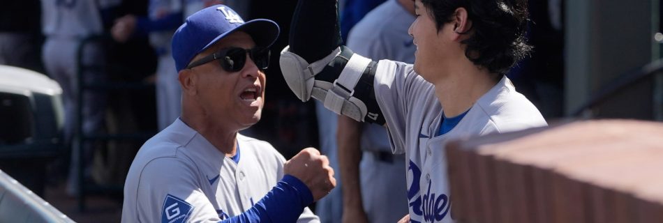 Roberts ties record with 6th 100-win season as manager