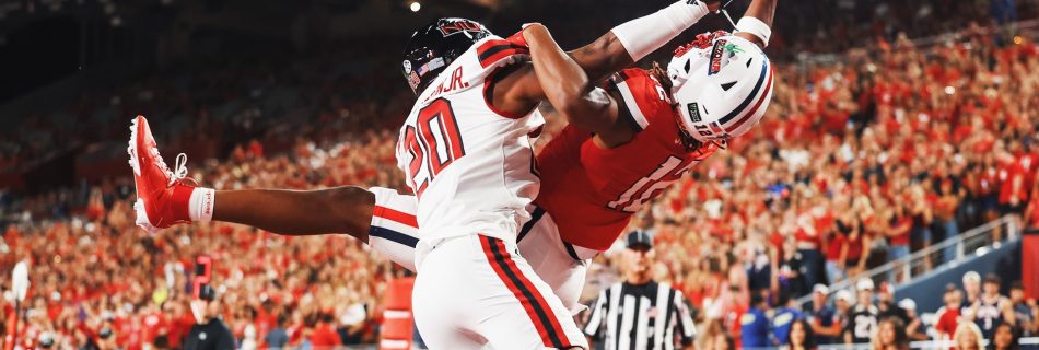 Arizona’s Tre Spivey makes an unbelievable one-handed grab for a TD