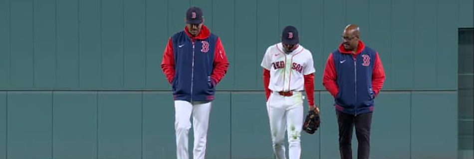 Rafaela exits after diving catch, single in 1st game back from IL