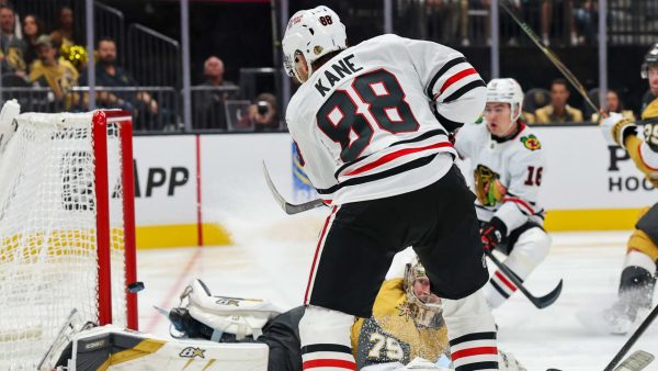 Kane scores with familiar flair in return to Blackhawks