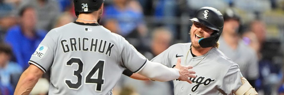 ‘Don’t give up’ White Sox win third straight, close in on playoff berth