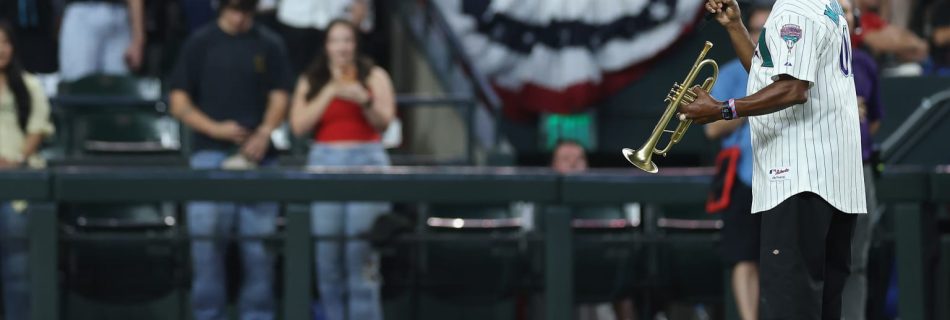 D-backs anthem trumpeter makes AMAZING recovery after horn malfunction