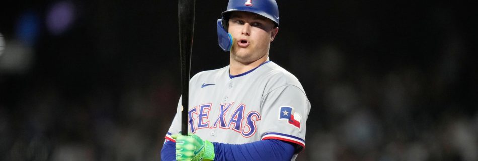 Pederson lands on IL with hand fracture, hopes to return for postseason
