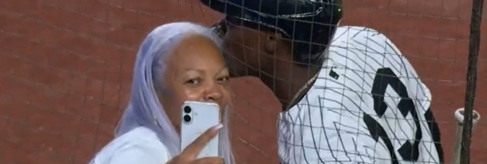 A peck while on deck! Jazz turns fan selfie into his very own kiss-cam