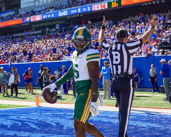 Jayden McGowan completes an insane catch for Baylor touchdown