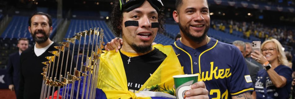 Huge year for Contreras brothers ends with World Series embrace