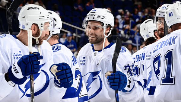 Hagel gets hat trick, lifts Lightning past Islanders late for 4th win in row
