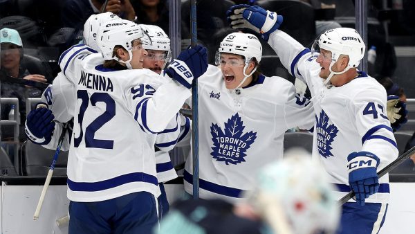 Matthews’ 10th of the season ties it late