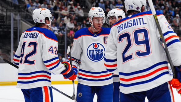 McDavid gets 5 points to extend season-opening streak as Oilers cruise past Mammoth McDavid gets 5 points to extend season-opening streak as Oilers cruise past Mammoth