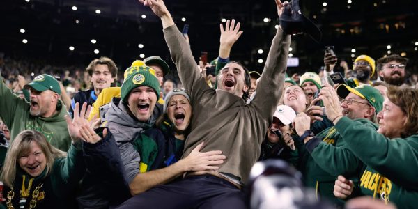Crew celebrates title at Packers game — complete with a Lambeau Leap Crew celebrates title at Packers game — complete with a Lambeau Leap
