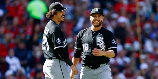 Yet to trail this postseason, White Sox march into Cleveland and claim ALDS Game 1