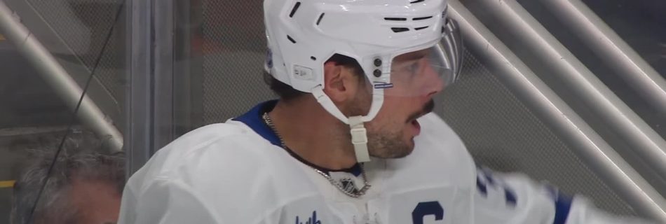 Matthews scores on 2-on-1 rush
