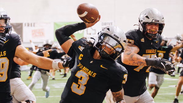 Idaho shocks FCS No. 1 Montana State on final play, 2-point conversion