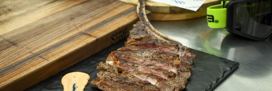 From crab claws to tomahawks, World Series fans can get fancy at the Trop