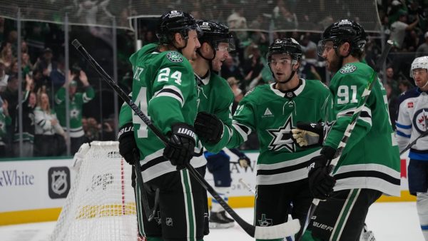 Hintz ties it late, lifts Stars past Jets in OT for fourth straight win