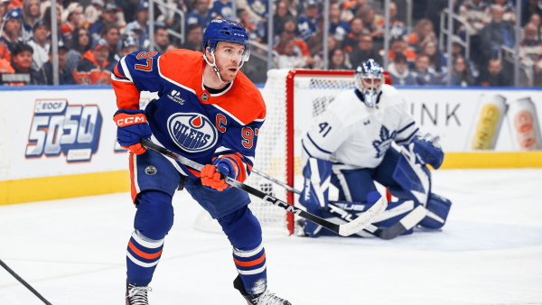 Stolarz makes 30 saves, Maple Leafs slow down McDavid, Oilers