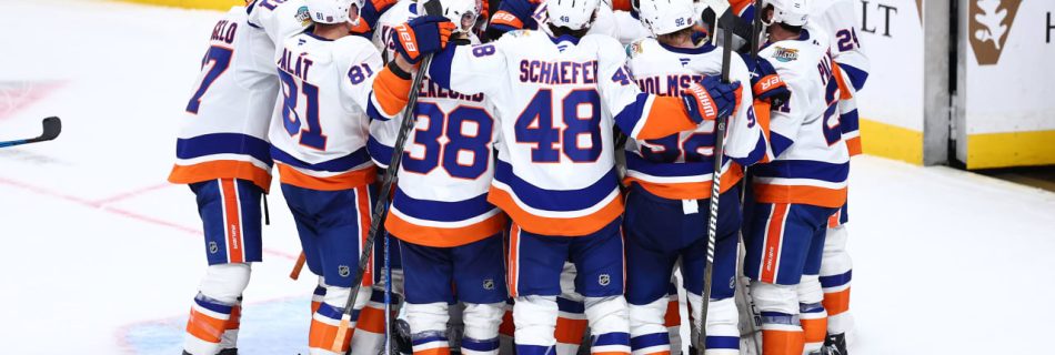 Varlamov gets 1st NHL win since 2024, Islanders edge Predators in shootout