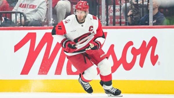Staal out at least one month for Hurricanes with calf tear