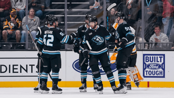 Mammoth hold off late surge in third period by Penguins