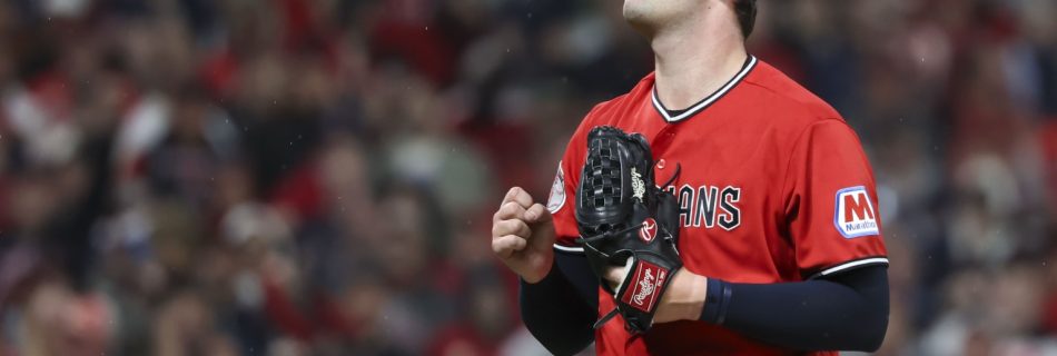 What fatigue? Williams fans 12, flirts with no-no 2 days after closing Game 4