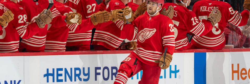 Red Wings defeat Blackhawks after suspending Larkin