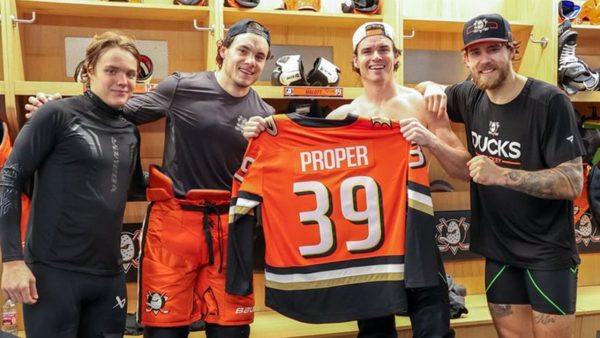 Ducks cheer on Malott’s UFC fighter brother, celebrate big victory Ducks cheer on Malott’s UFC fighter brother, celebrate big victory