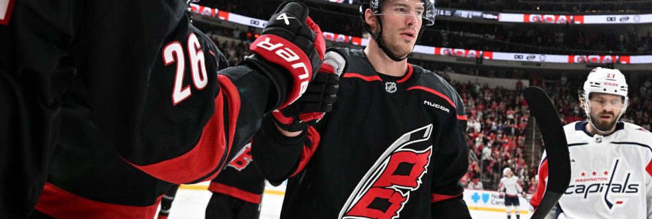 Svechnikov gives Carolina the lead