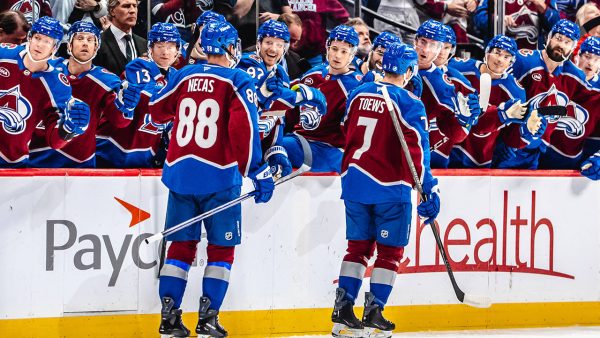 Toews, Necas get Avalanche started early