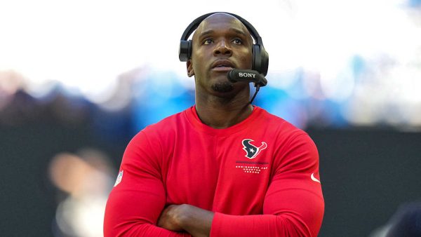 DeMeco Ryans taking over defensive play-calling duties from DC Matt Burke amid Texans’ 0-4 start