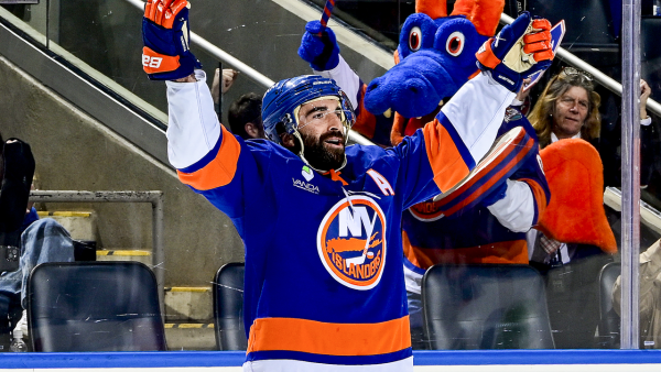 Palmieri making up for lost time with Islanders following ACL surgery