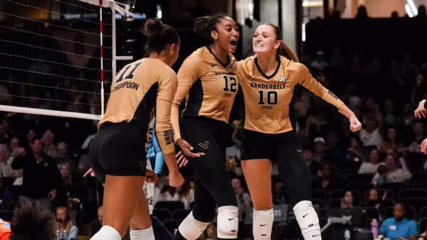 3 ranked SEC volleyball teams fall in wild Sunday