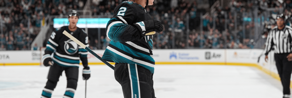 Smith scores twice, Sharks rally in third period to stun Canucks