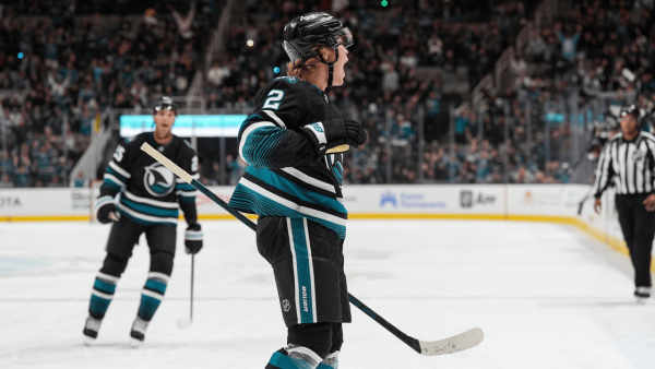 Smith scores twice, Sharks rally in third period to stun Canucks Smith scores twice, Sharks rally in third period to stun Canucks