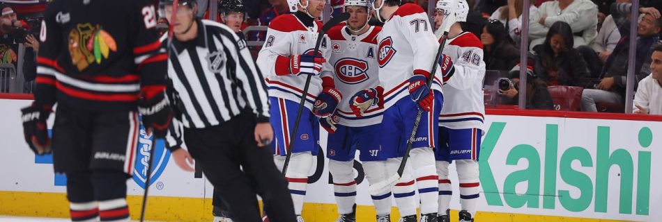 Evans scores twice, Canadiens defeat Blackhawks