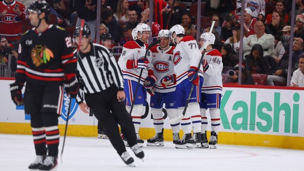 Evans scores twice, Canadiens defeat Blackhawks