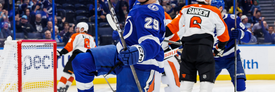 Lightning pull away late in third, keep Flyers winless