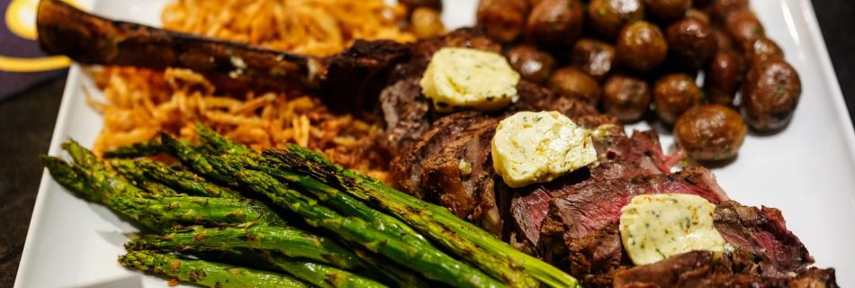 Ribs, brat rangoon and, of course, beer: Brewers bringing ‘flair’ with World Series menu